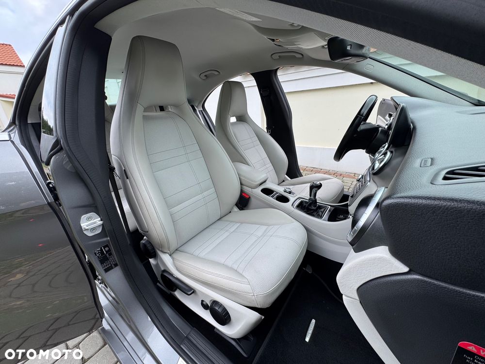 Mercedes-Benz CLA - 16