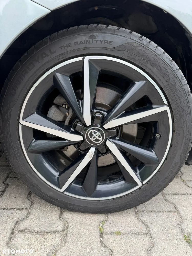 Toyota Auris Hybrid 135 Premium - 24
