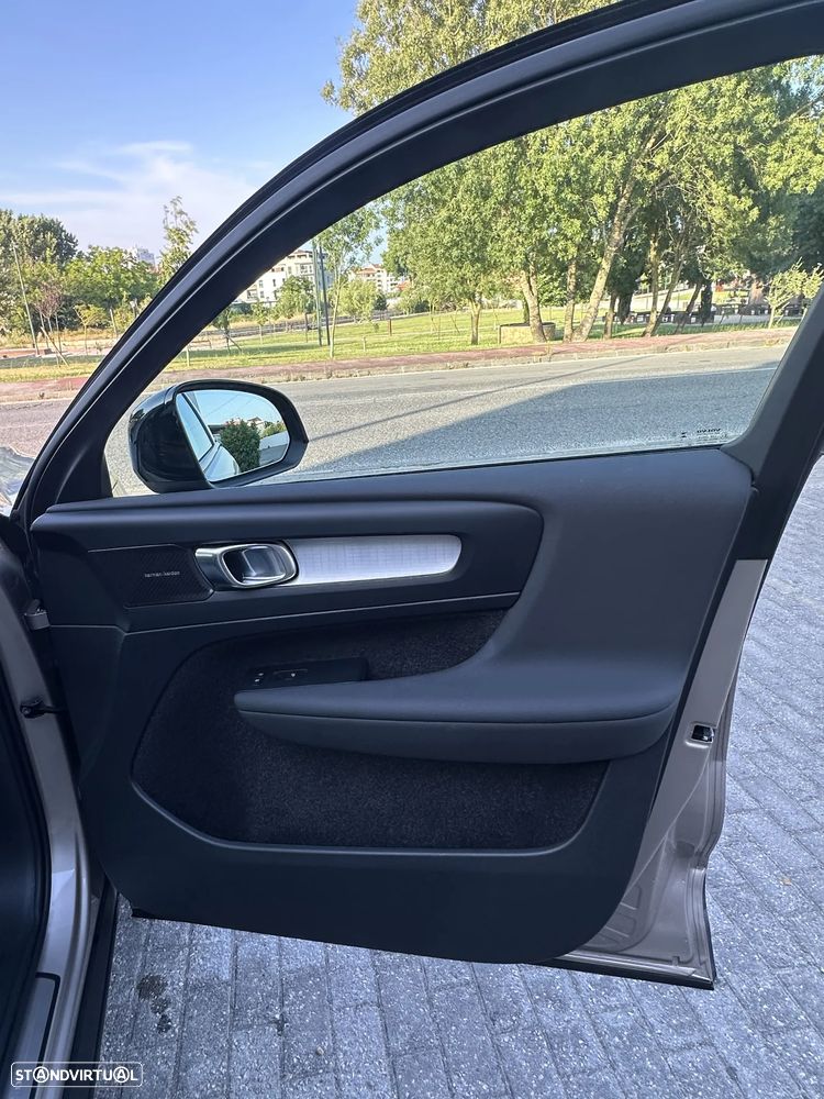 Volvo XC 40 1.5 T2 Plus Dark Auto - 23