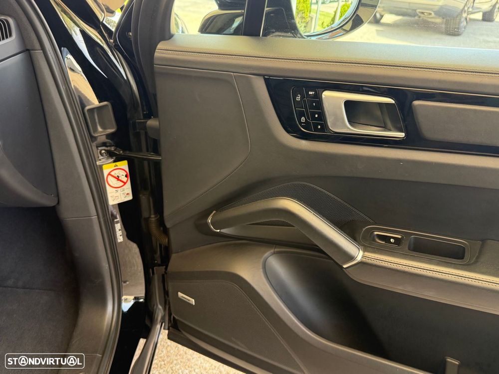 Porsche Cayenne E-Hybrid Tiptronic S Platinum Edition - 24
