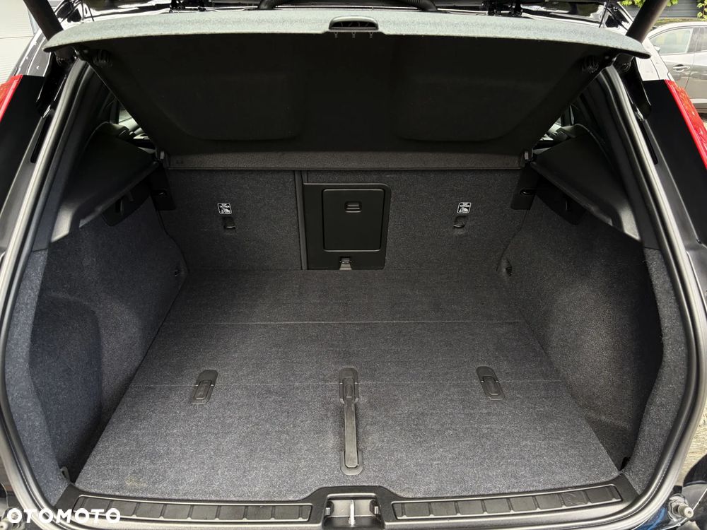 Volvo XC 40 T3 Momentum - 33