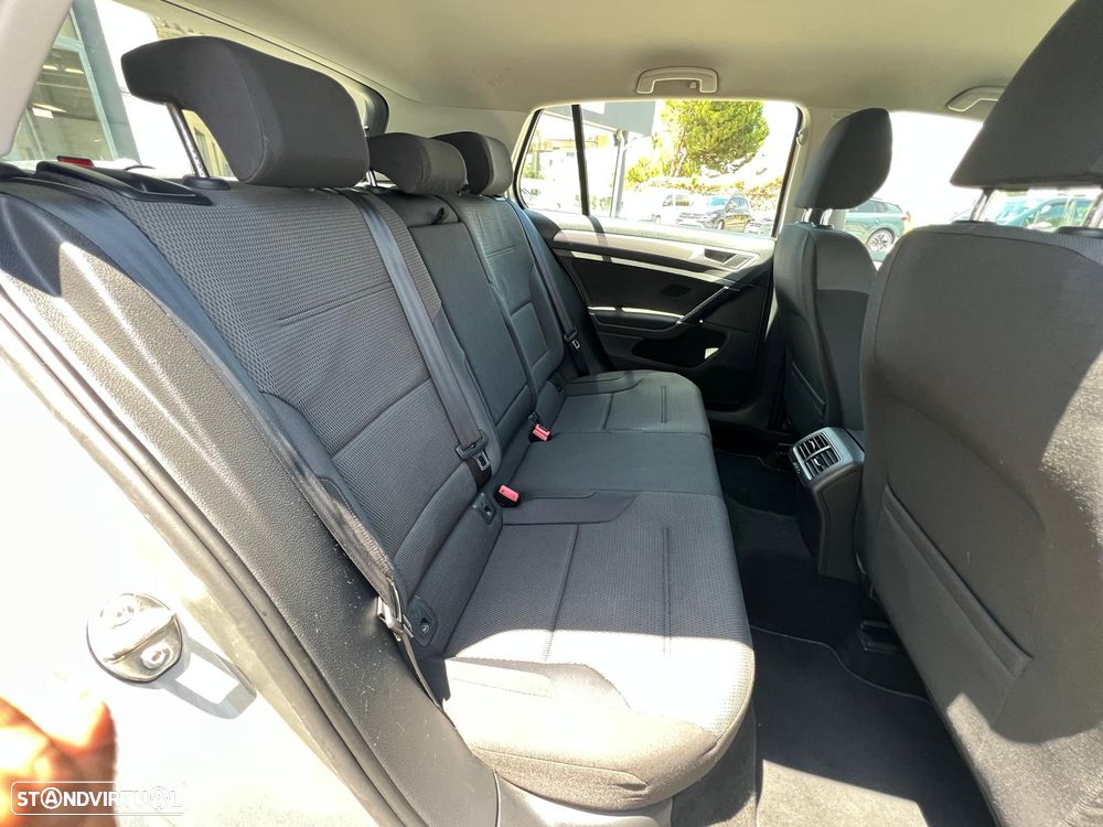 Volkswagen Golf 1.6 TDi GPS Edition — fotografia 8