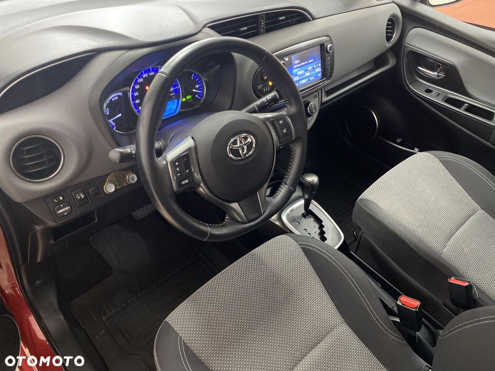 Toyota Yaris Hybrid 100 Premium - 10