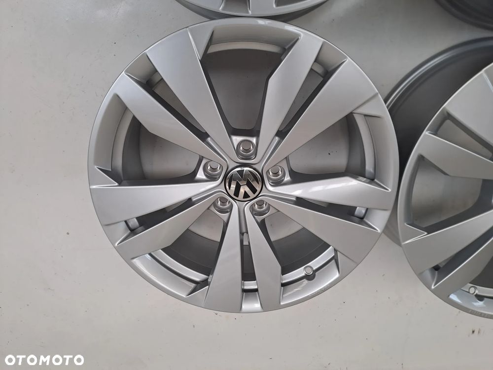FELGI 5x112 7.5Jx18 CALI ET50 10A071498 VW SEAT SKODA AUDI DEMO NOWE Komplet - 3