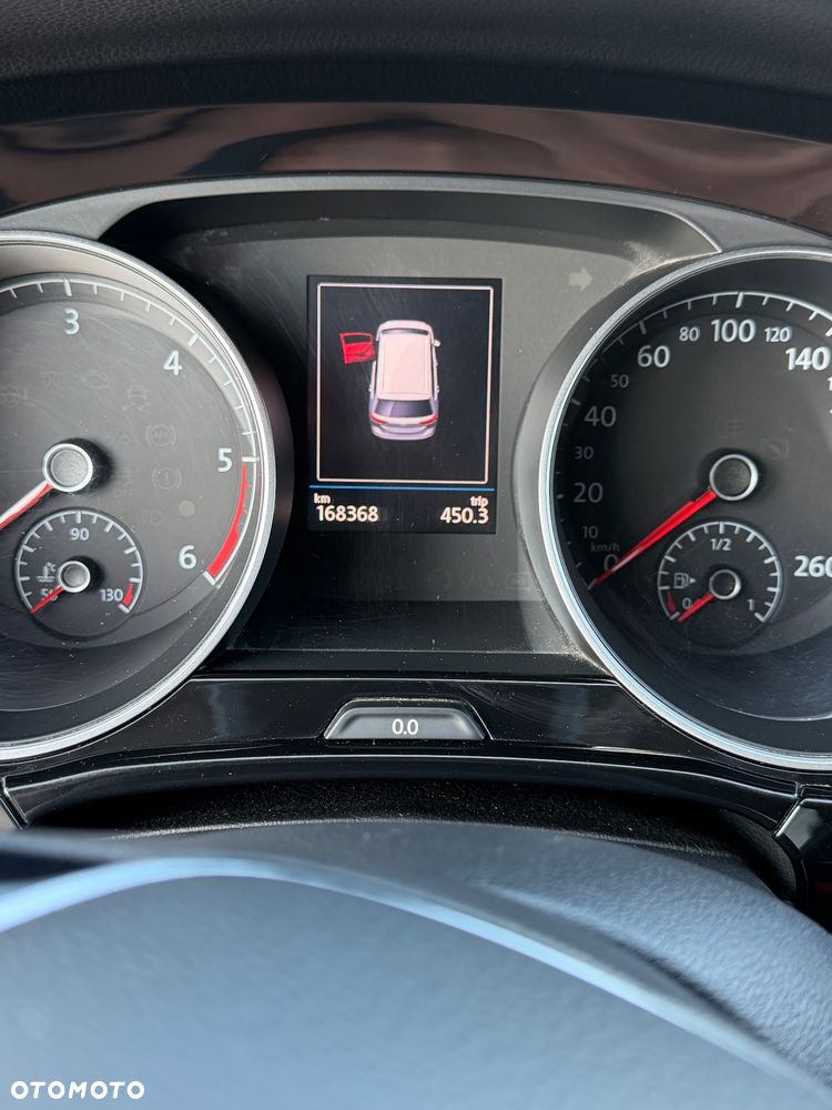 Volkswagen Touran - 16