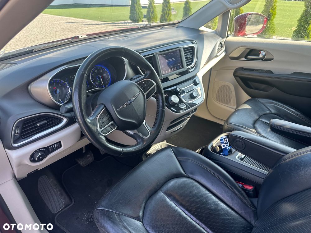 Chrysler Pacifica - 24