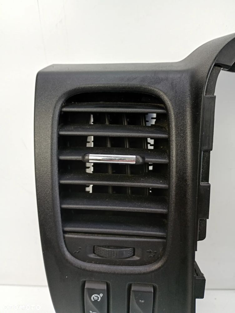 osłona ramka środkowa konsoli radia kratka nawiewu przełącznik opel vivaro b trafic III talento 682607479R - 6