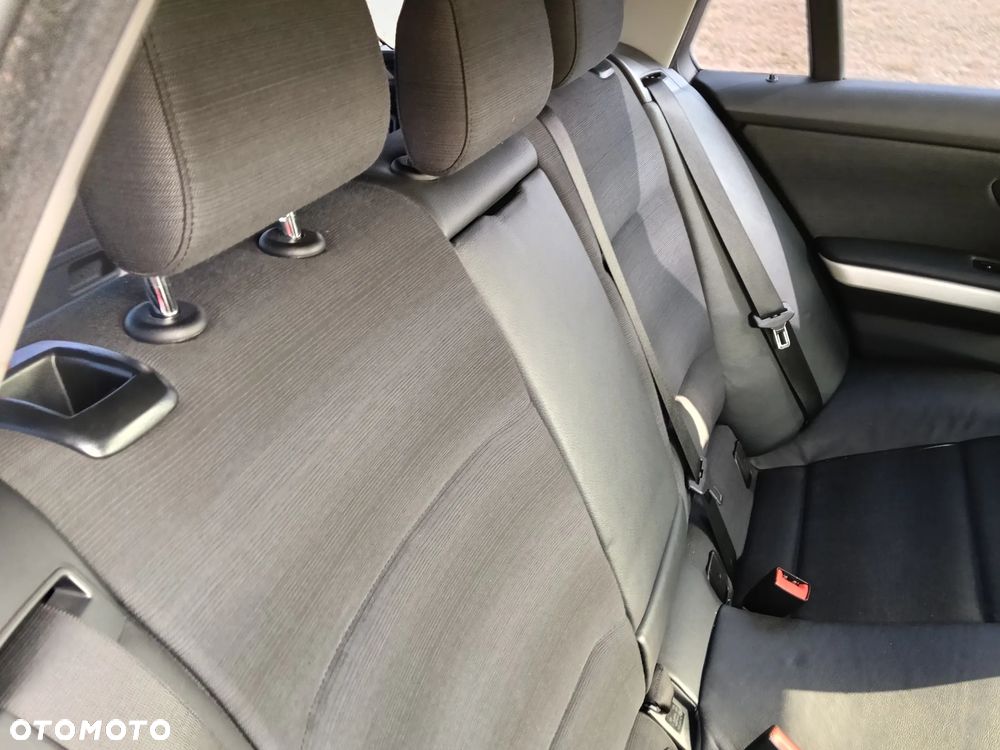 BMW Seria 3 320i - 13