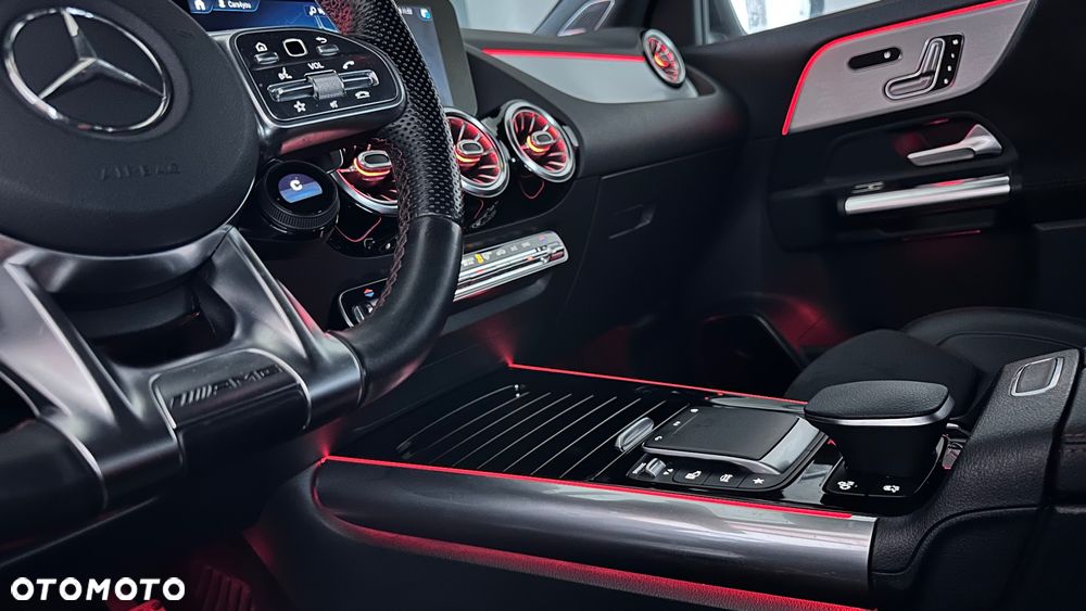 Mercedes-Benz GLA - 38