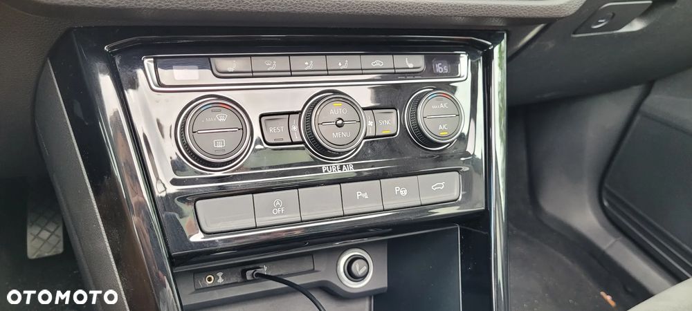 Volkswagen Touran 2.0 TDI DPF Highline - 20