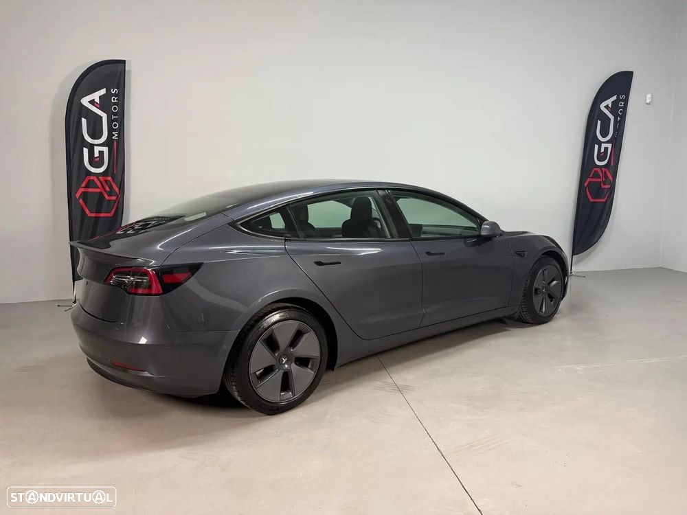 Tesla Model 3 - 4