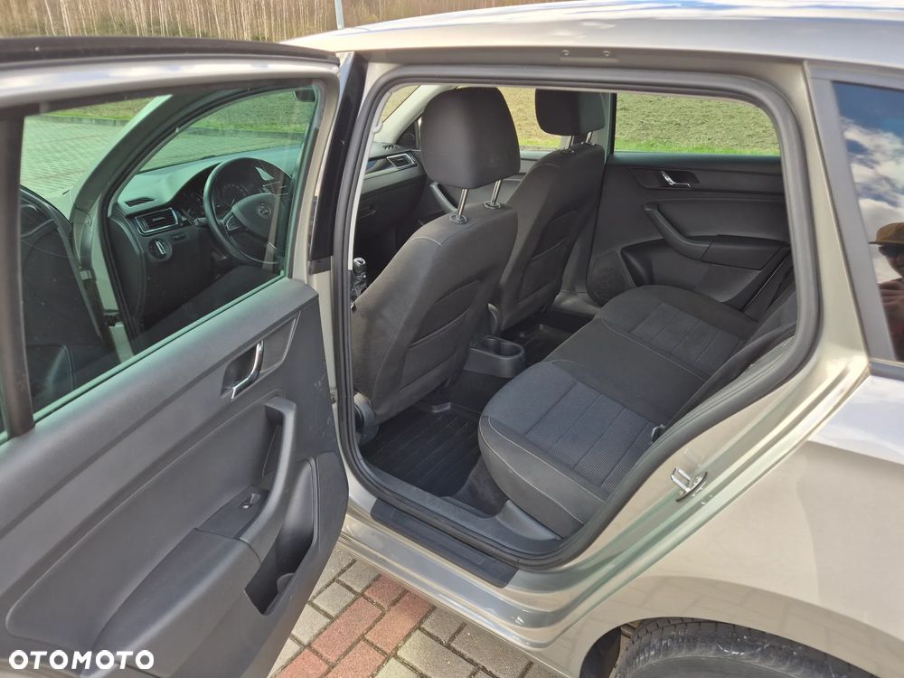 Skoda RAPID 1.2 TSI Style - 9