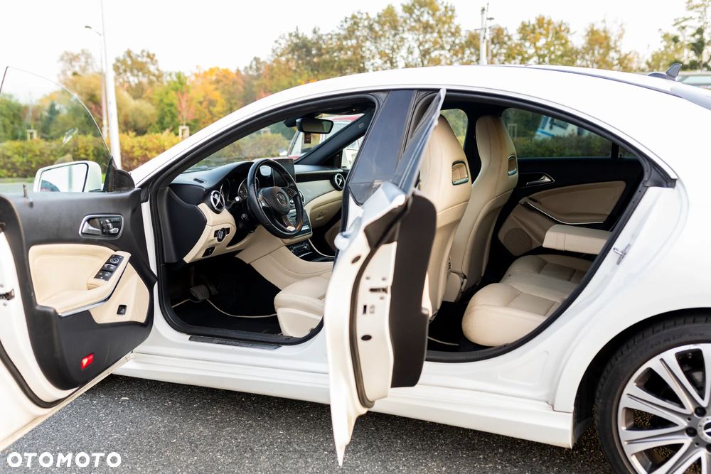 Mercedes-Benz CLA 250 7G-DCT - 17
