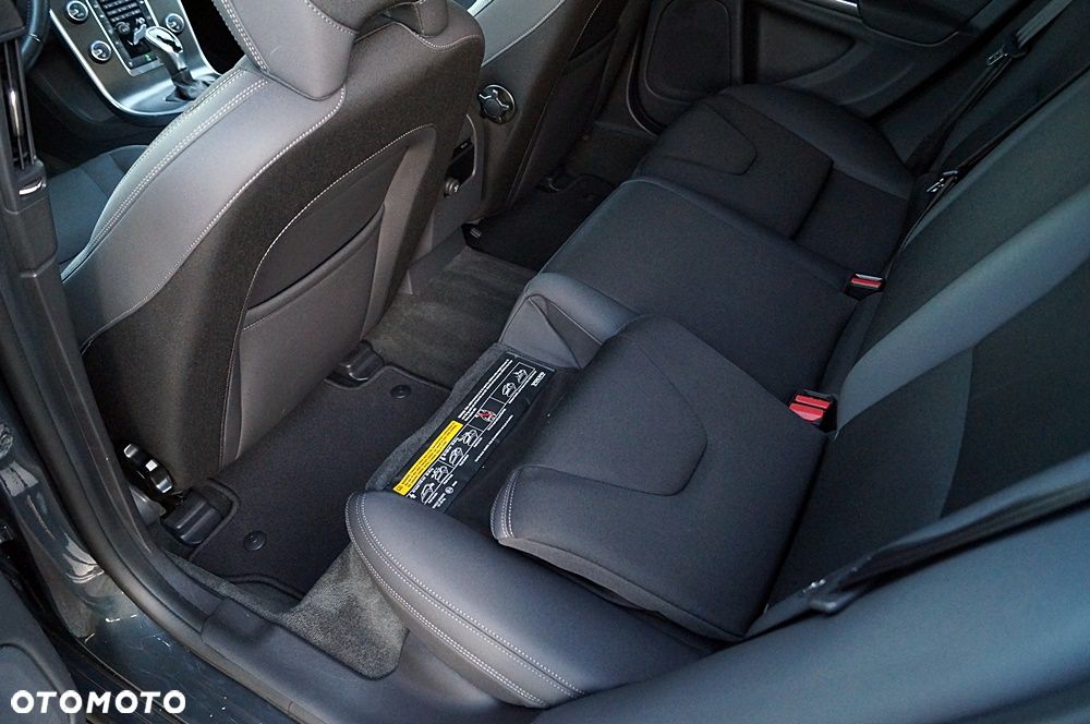 Volvo V60 D4 Geartronic Summum - 26