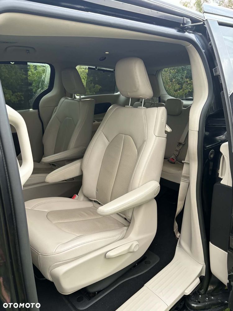 Chrysler Pacifica - 18