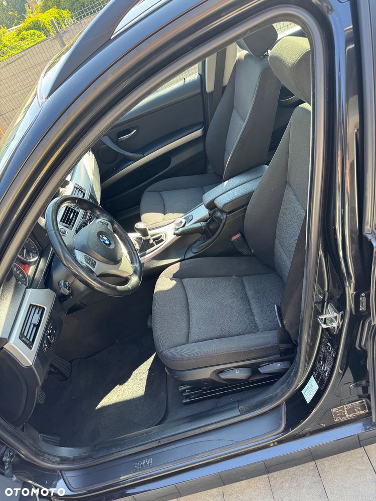 BMW Seria 3 320i Touring - 12