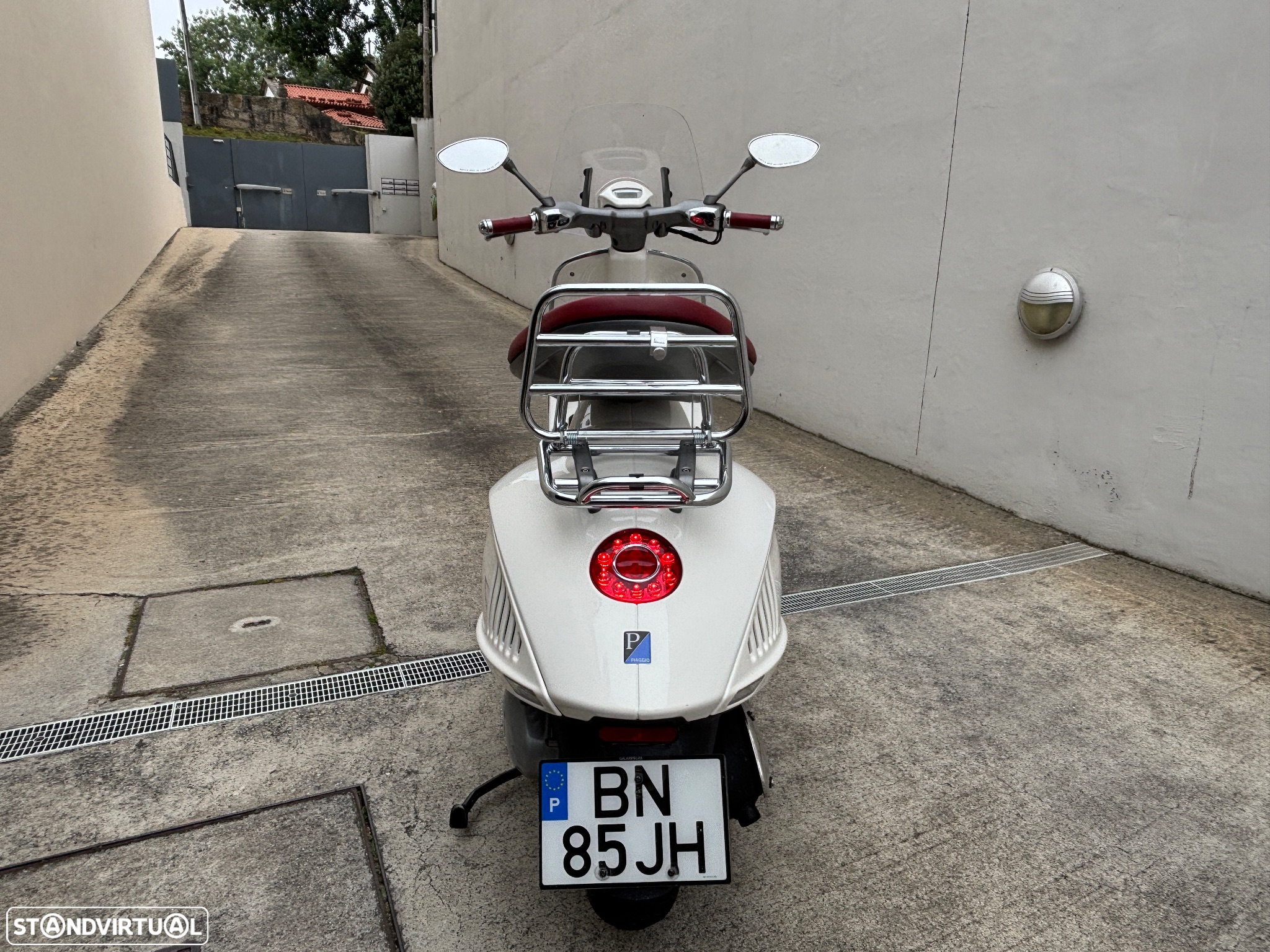 Vespa Vespa 946 - 12