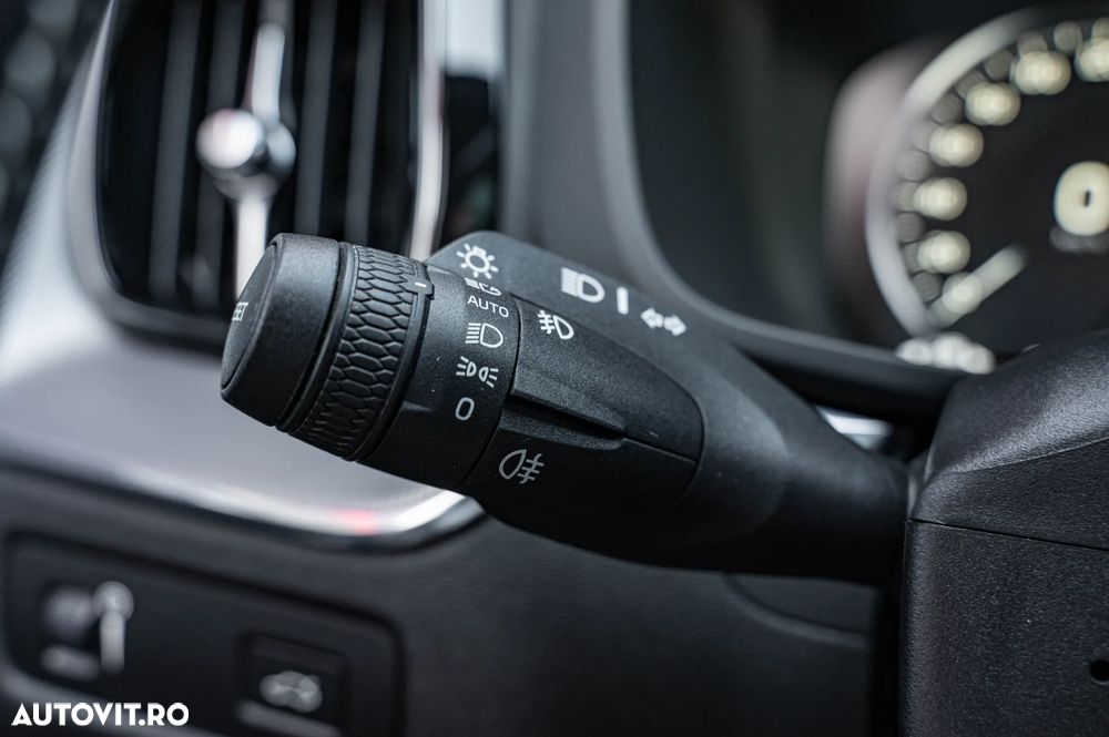Volvo XC 60 B4 D AWD Geartronic RDesign - 28