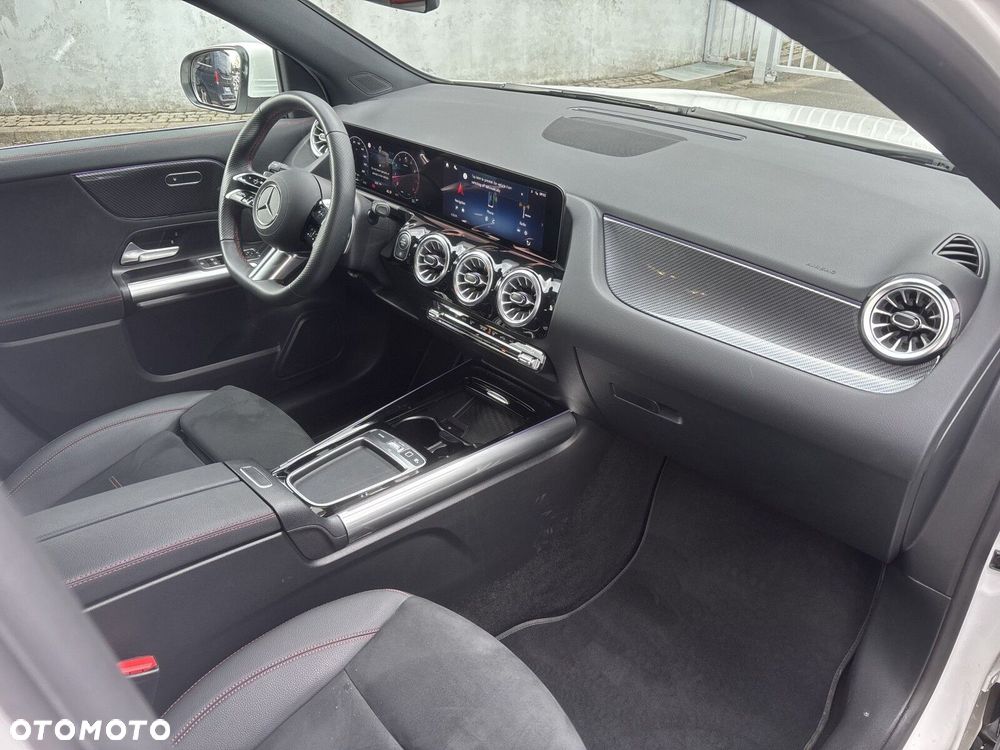 Mercedes-Benz GLA - 16