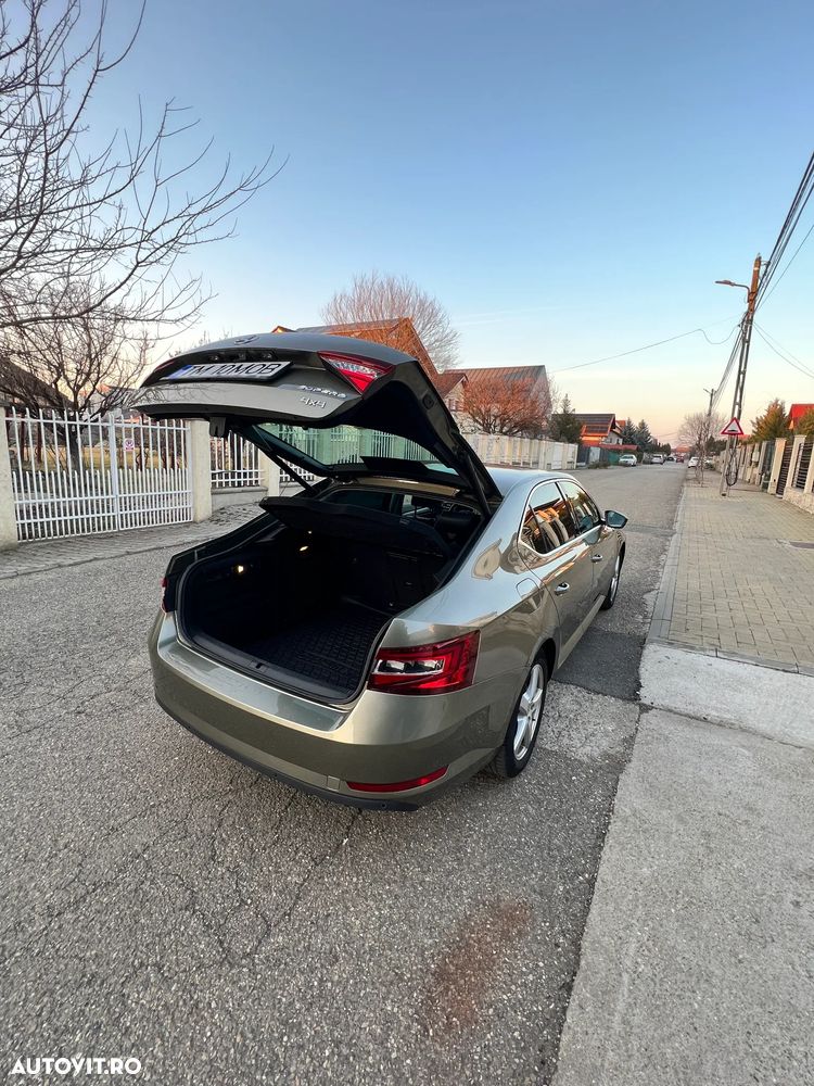 Skoda Superb 2.0 TDI DSG 4X4 Laurin & Klement - 26