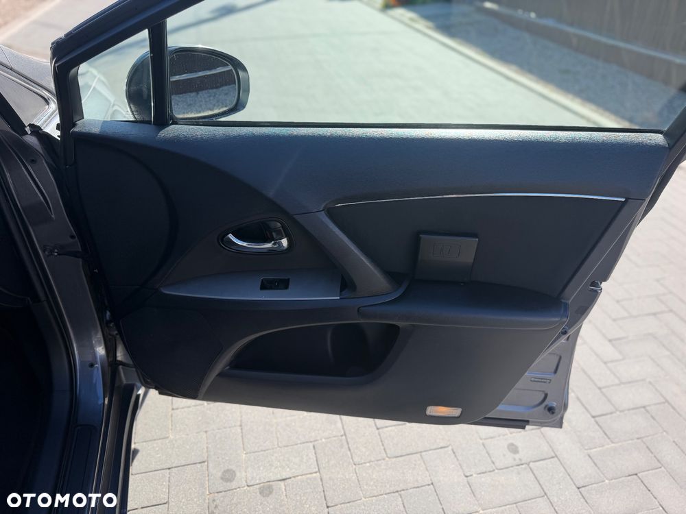 Toyota Avensis 2.0 D-4D - 36