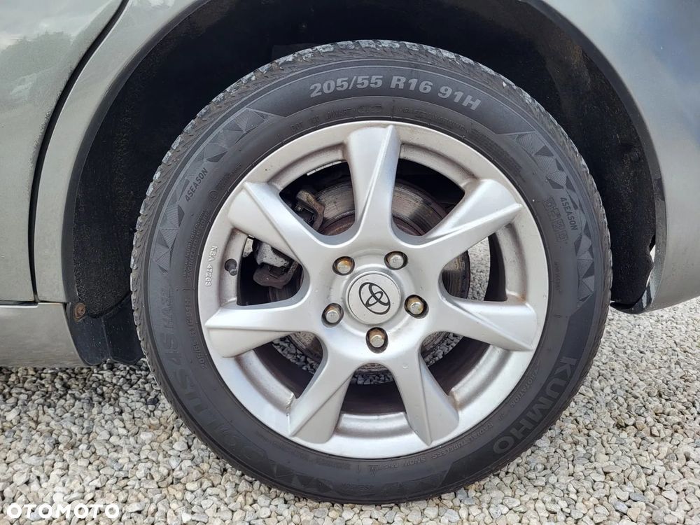 Toyota Corolla Verso 2.2 D-4D X 7os - 11