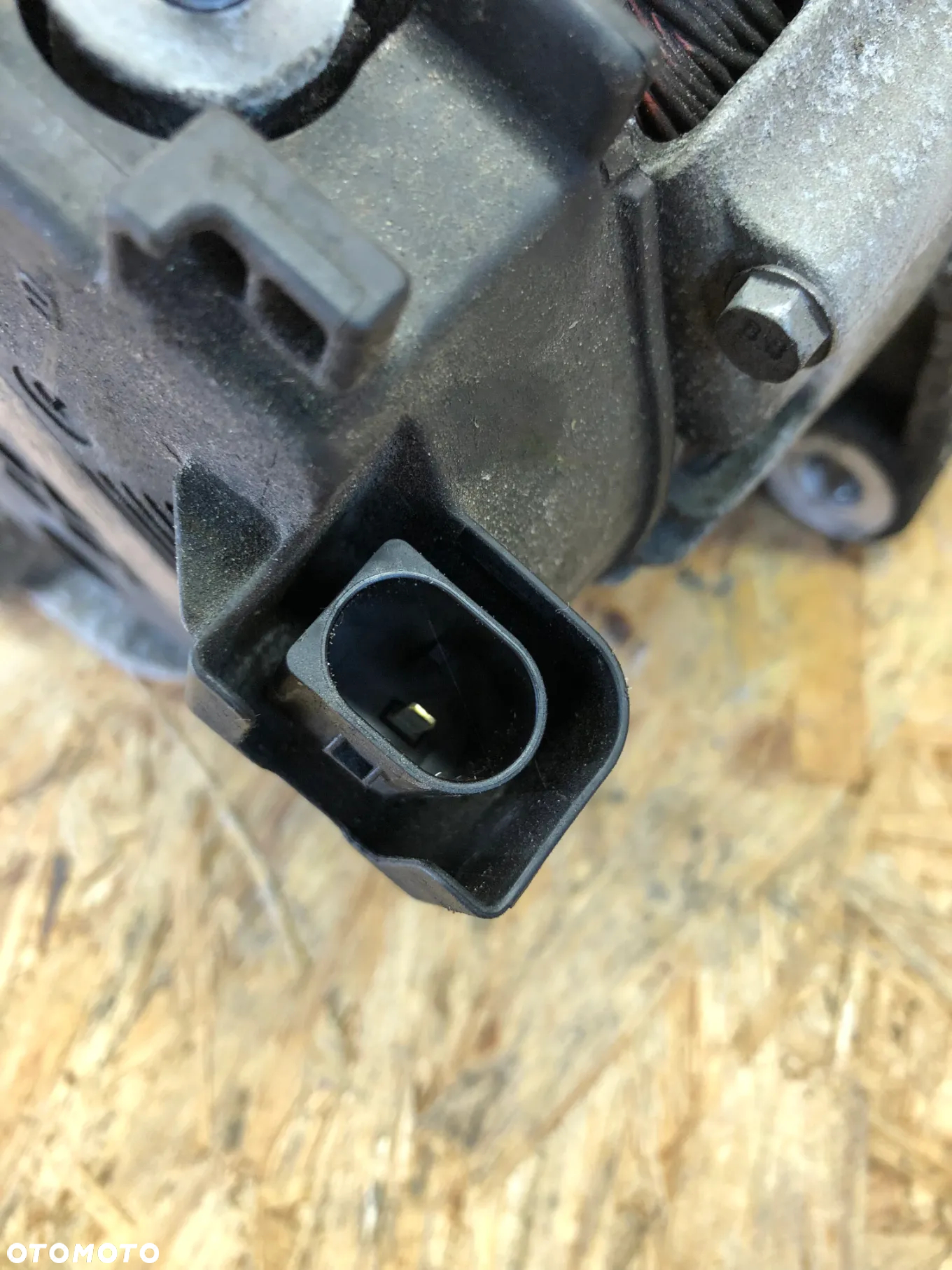 BMW X3 F25 2.0D 184KM ALTERNATOR - 4