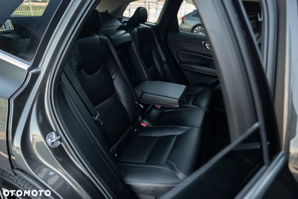 Volvo XC 60 B4 D AWD Geartronic Inscription - 36