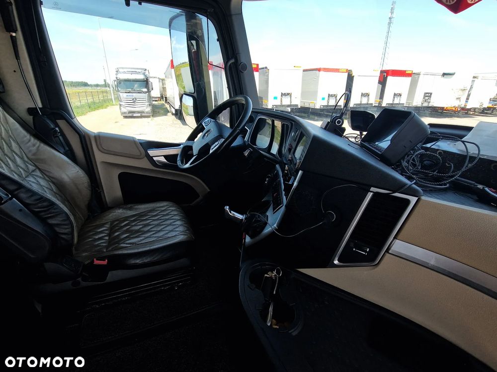 Mercedes-Benz Actros - 13