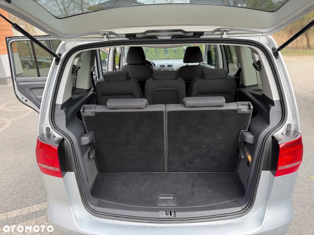 Volkswagen Touran - 17