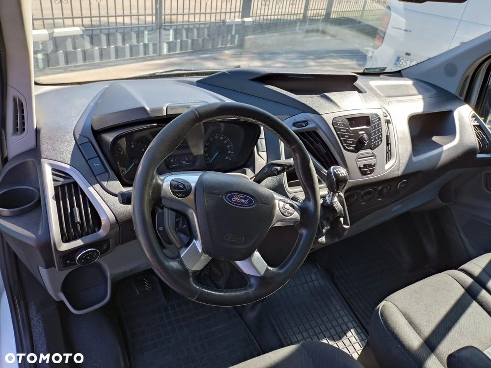 Ford Custom - 9