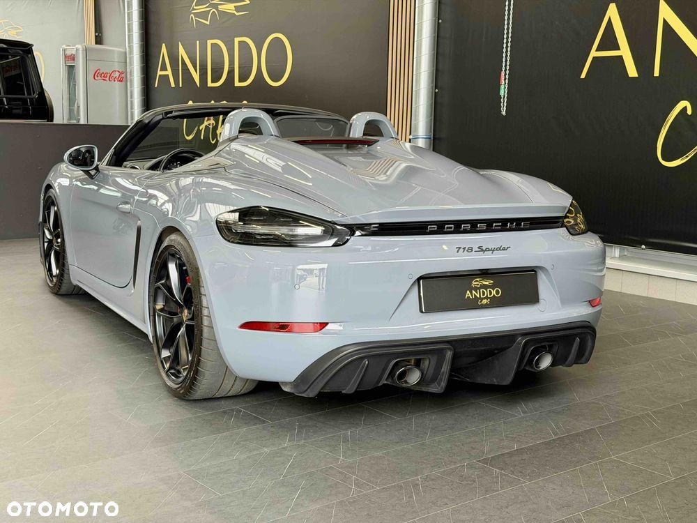 Porsche 718 Spyder - 10