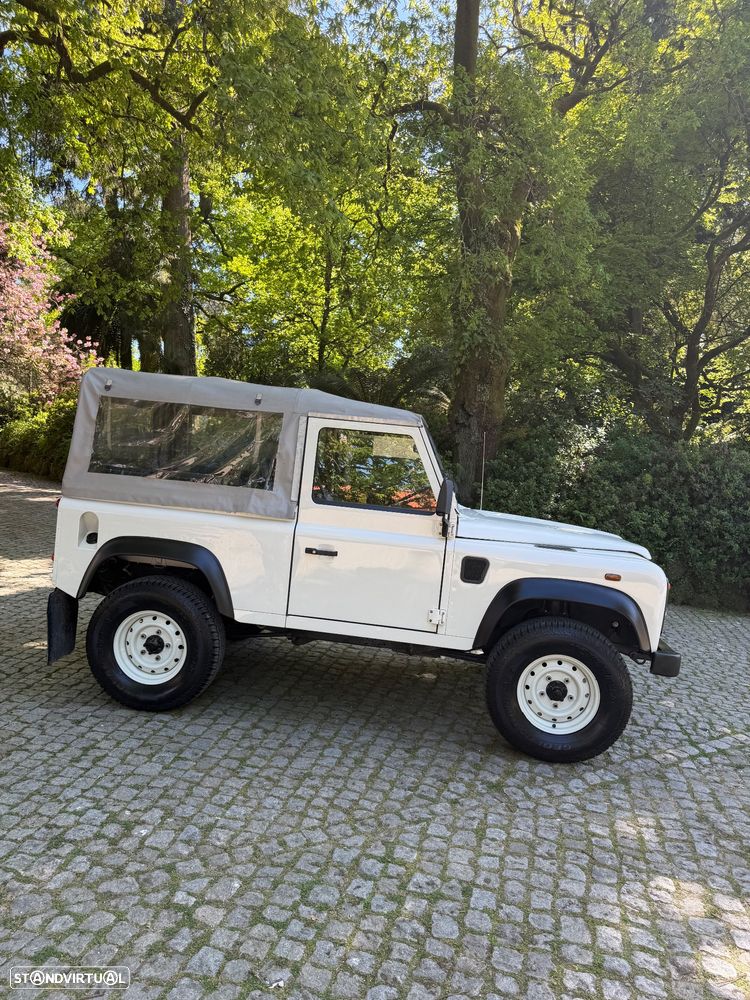 Land Rover Defender 90 2.5 Td5 Soft Top - 4