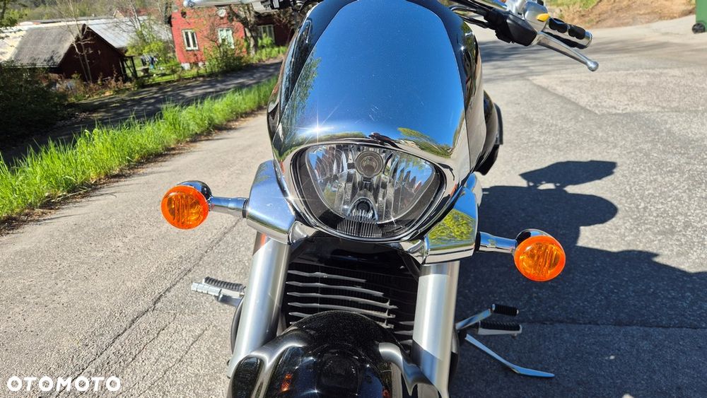 Suzuki Intruder - 18