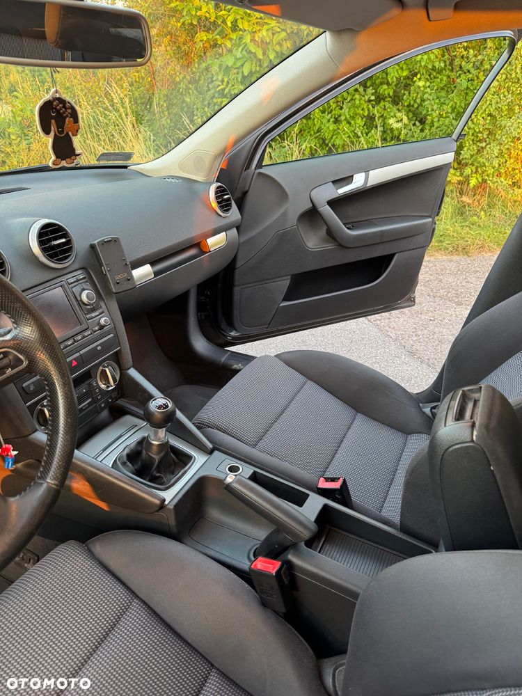 Audi A3 Sportback 1.8 TFSI Ambiente - 11