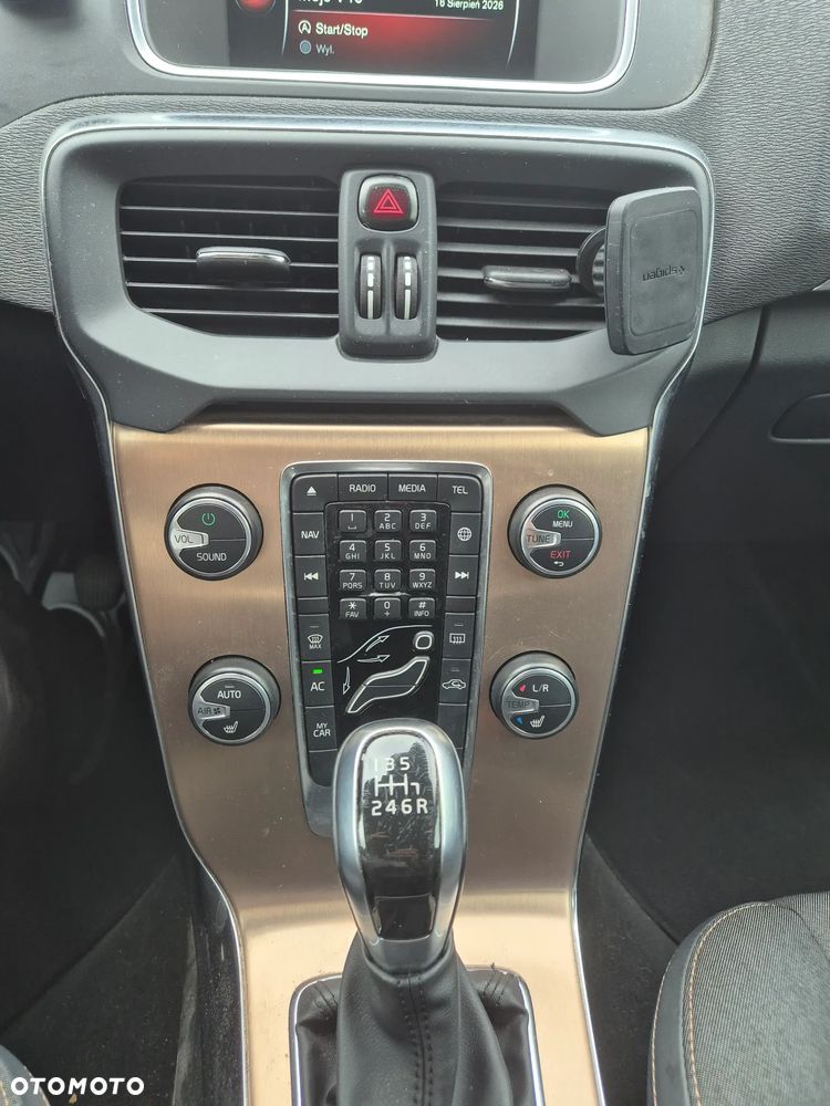Volvo V40 Cross Country - 14