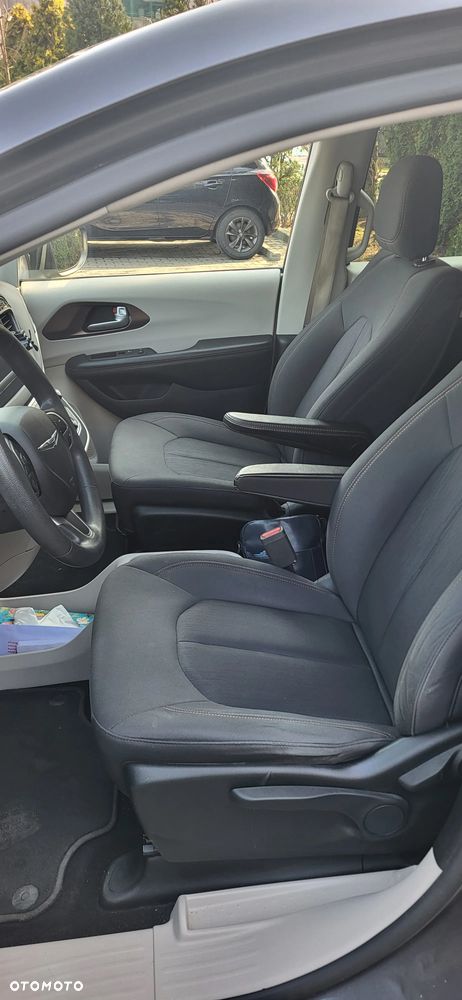 Chrysler Pacifica - 6