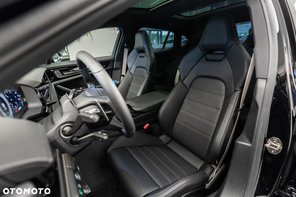 Porsche Panamera 4 E-Hybrid PHEV - 12