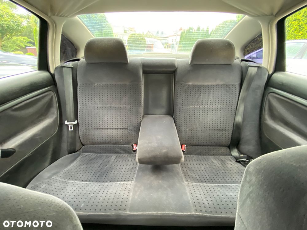 Volkswagen Passat 1.9 TDI Comfortline - 18