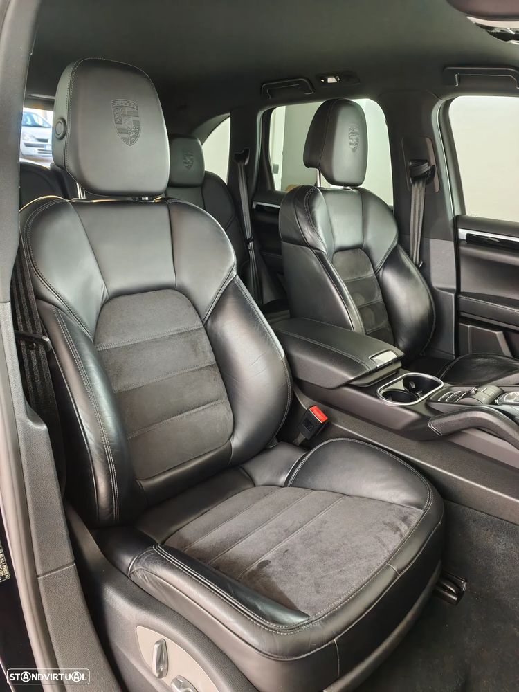 Porsche Cayenne S E-Hybrid Platinum Edition - 38