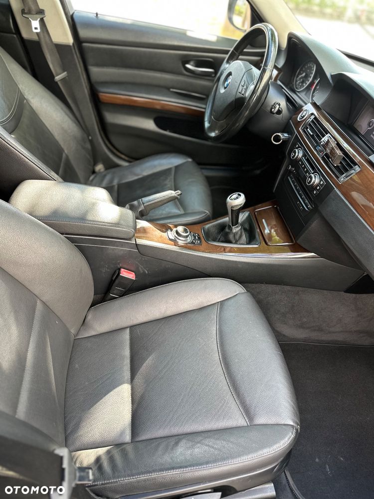 BMW Seria 3 325i - 11