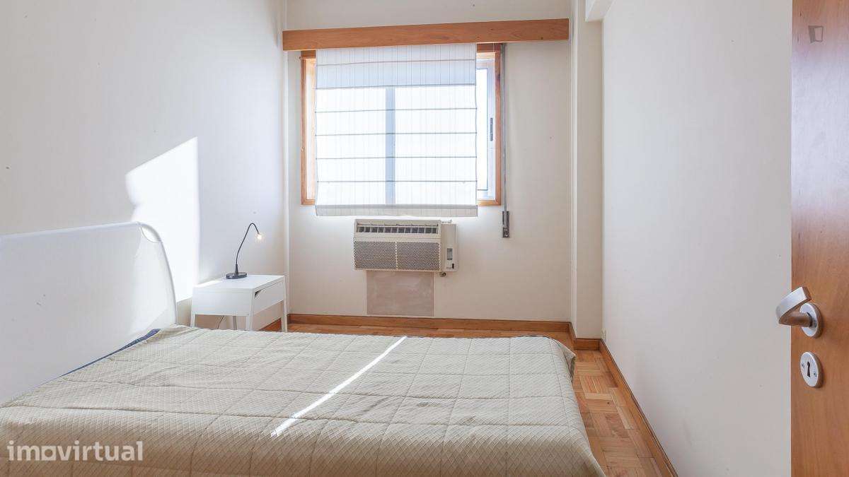 Quarto - localizado em Santo Ildefonso Porto - Grande imagem: 2/43