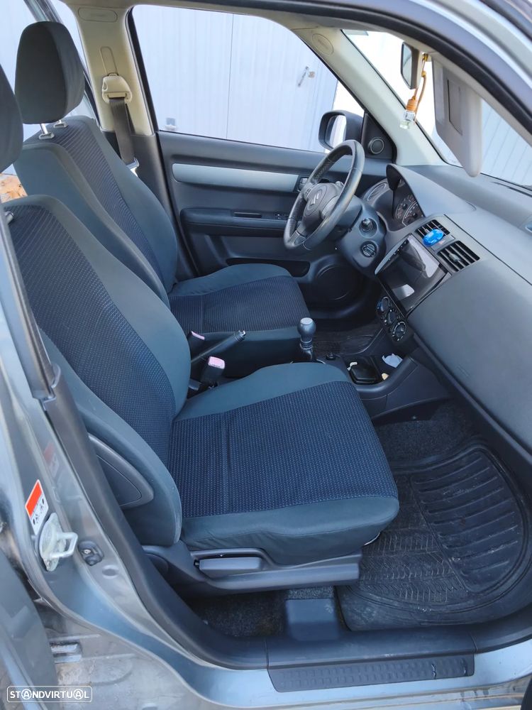 Suzuki Swift 1.3 16V GL - 2