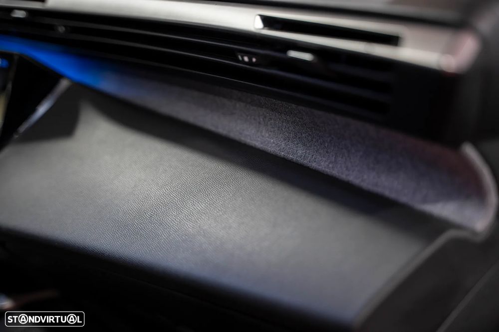 Peugeot 308 1.6 Hybrid Allure Pack e-EAT8 - 17