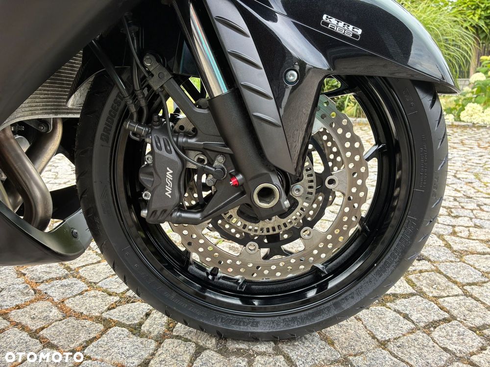 Kawasaki ZZR - 27