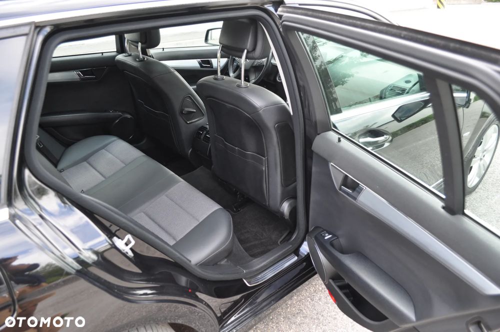 Mercedes-Benz Klasa C 200 CGI Automatik BlueEFFICIENCY Avantgarde - 17