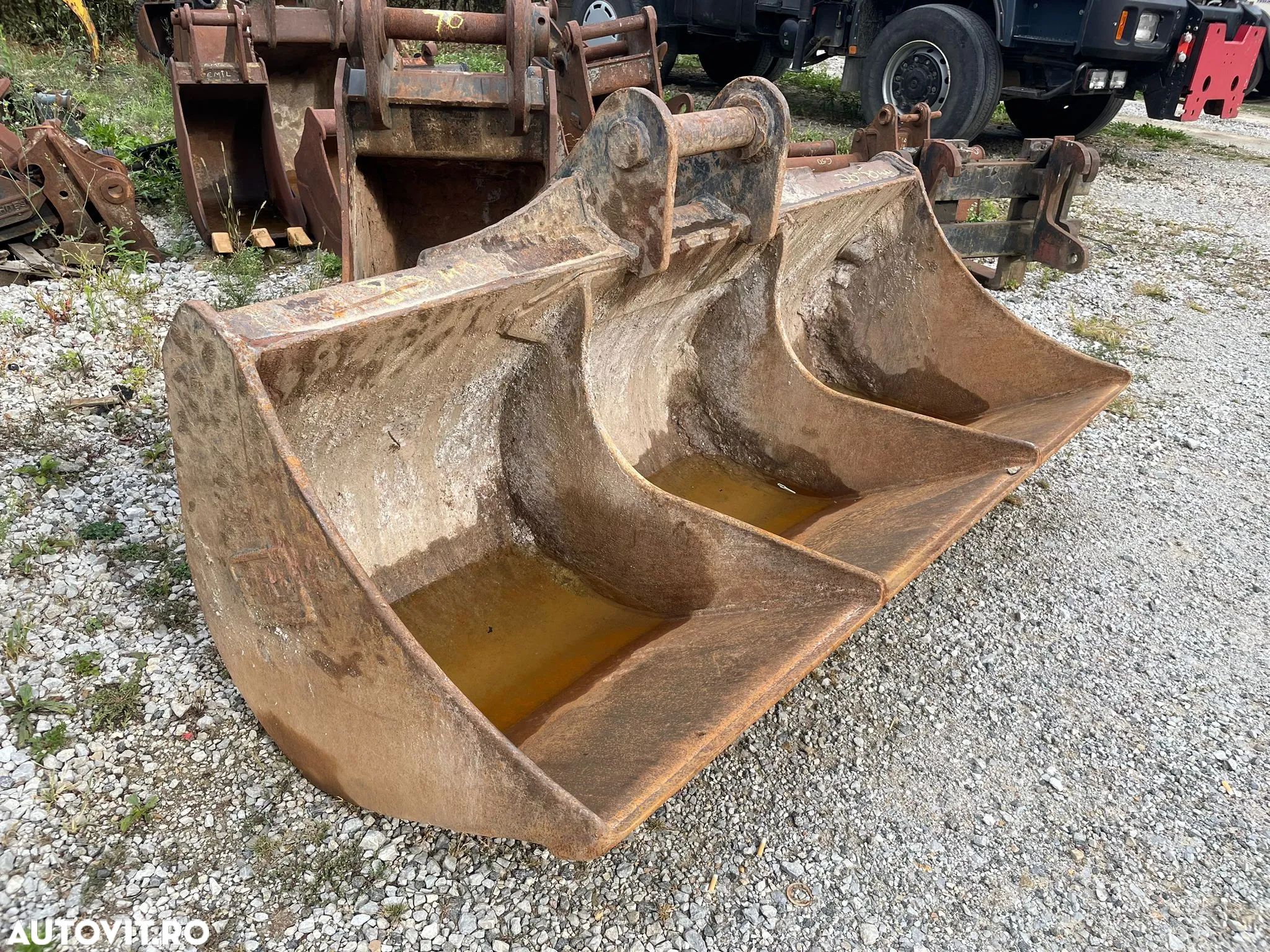 Cupa Taluz latime de 2050 mm pentru excavatoare de 20-25 tone - 1