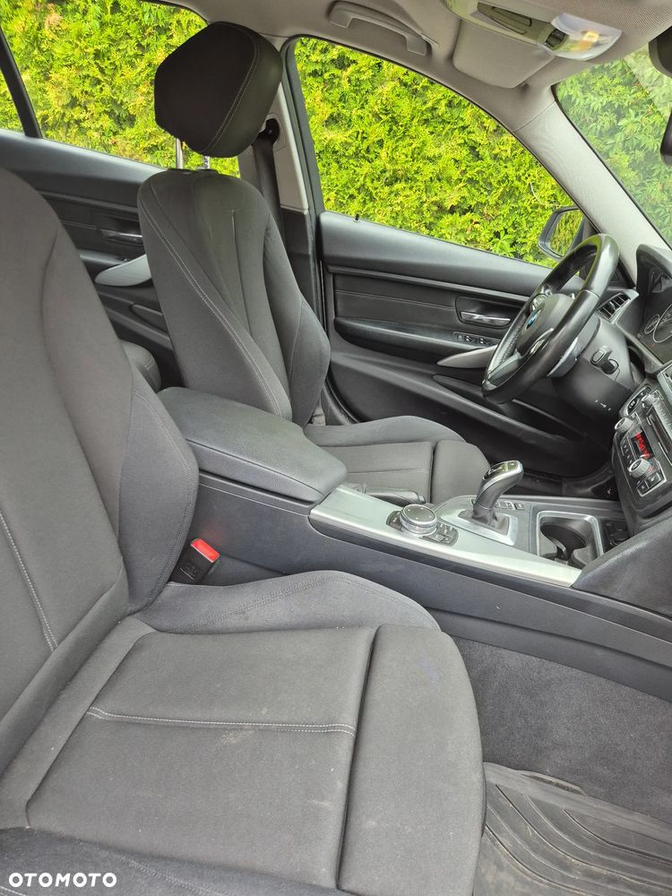 BMW Seria 3 335i xDrive Sport Line - 25