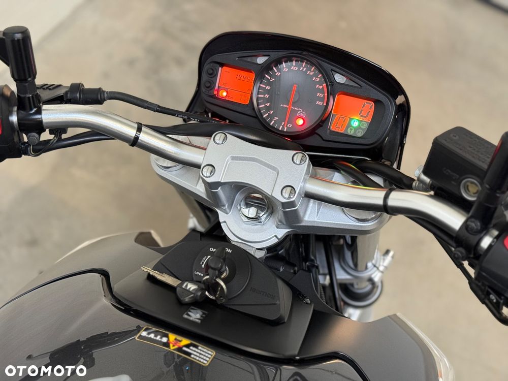 Suzuki GSR - 21