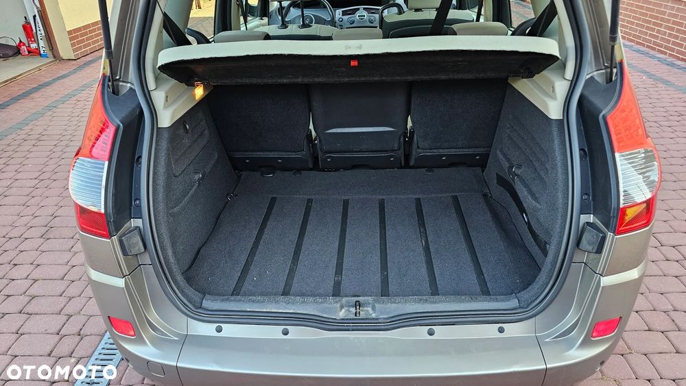 Renault Scenic 1.9 dCi Privilege - 26